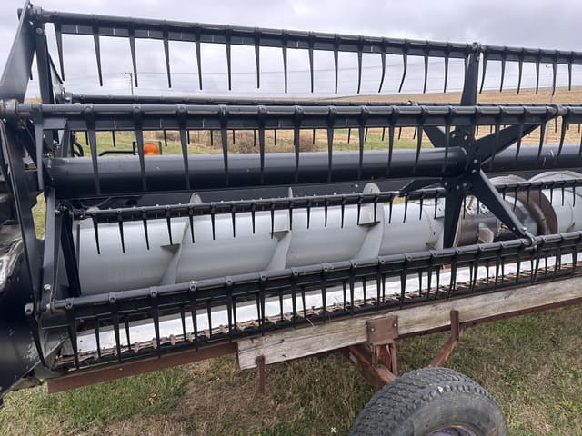 Image of Gleaner 800 equipment image 2