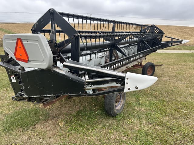 Image of Gleaner 800 equipment image 1