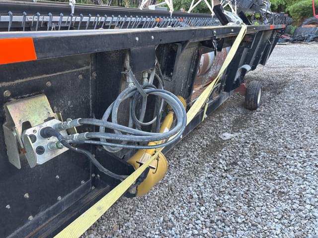 Image of Gleaner 8000 equipment image 4
