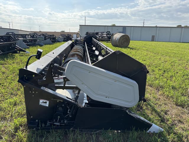 Image of Gleaner 8000 equipment image 3