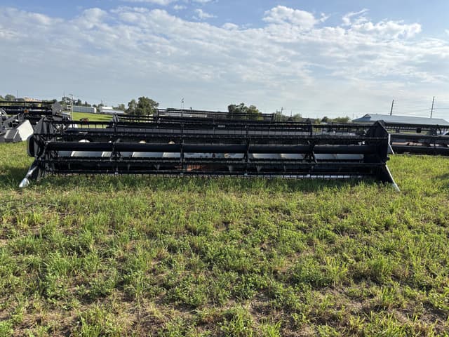 Image of Gleaner 8000 equipment image 1