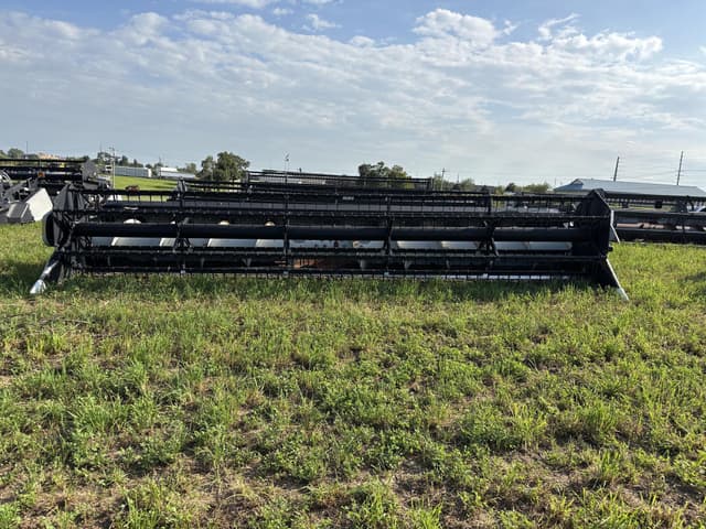Image of Gleaner 8000 equipment image 1