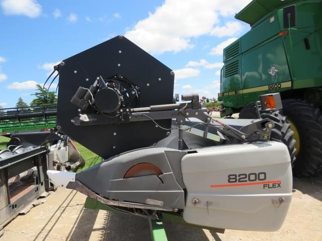 Image of Gleaner 8200 equipment image 1