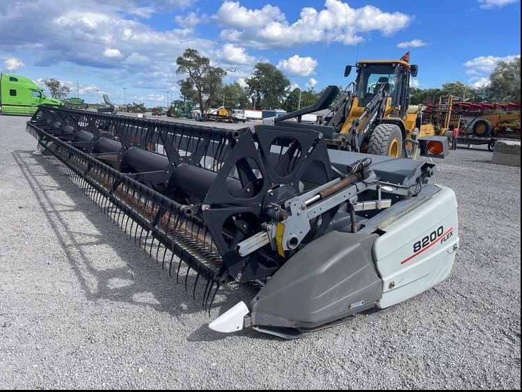 Gleaner 8200 Equipment Image0