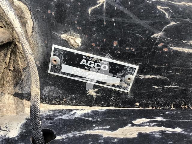 Image of Gleaner 825 equipment image 3