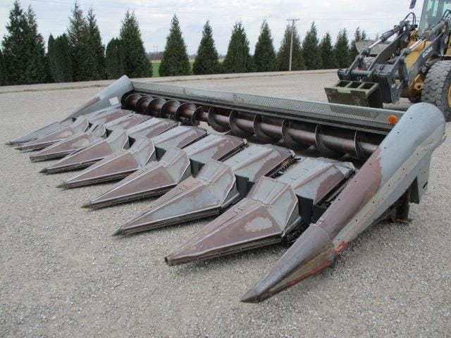 Gleaner 830 Equipment Image0