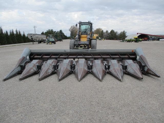 Image of Gleaner 830 equipment image 2