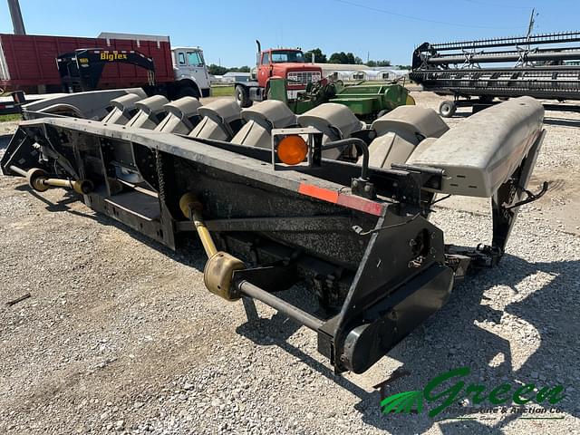 Image of Gleaner 830 equipment image 4