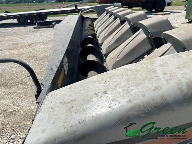 Image of Gleaner 830 equipment image 3