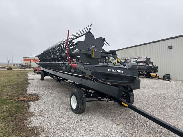 Image of Gleaner 9335 equipment image 2