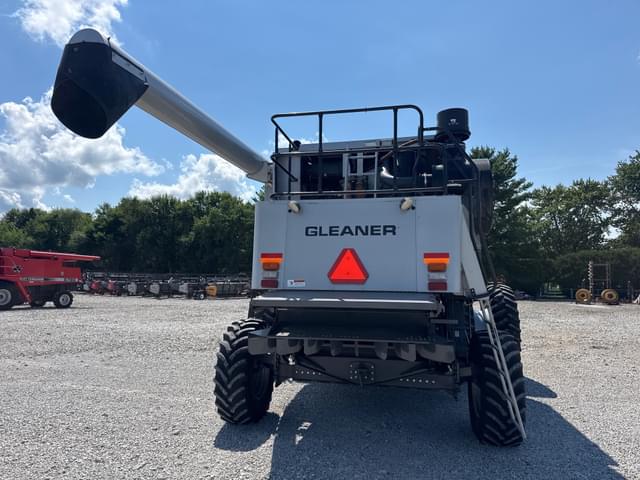 Image of Gleaner A75 equipment image 3