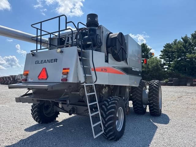 Image of Gleaner A75 equipment image 4
