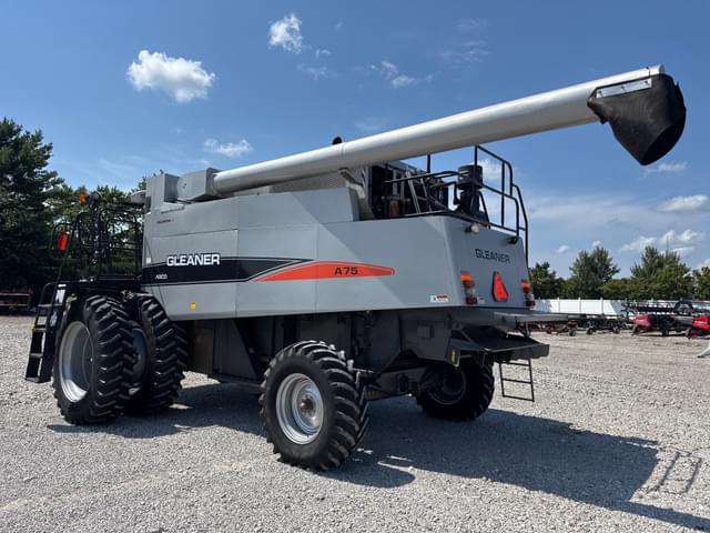 Image of Gleaner A75 equipment image 2