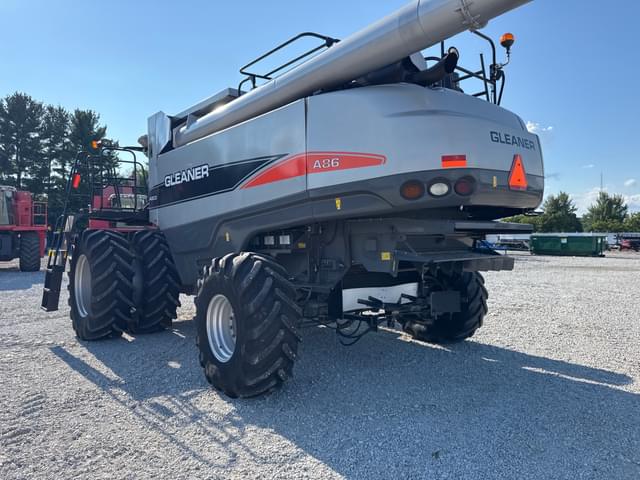 Image of Gleaner A86 equipment image 2