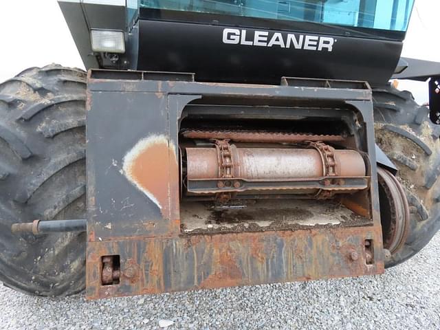 Image of Gleaner R52 equipment image 4