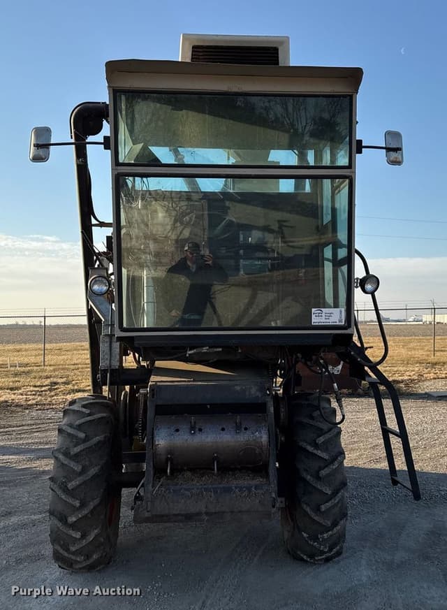 Image of Gleaner E equipment image 1