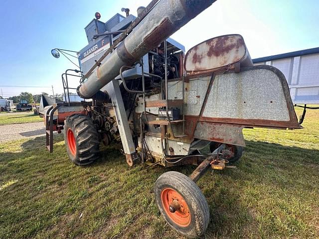 Image of Gleaner F equipment image 2