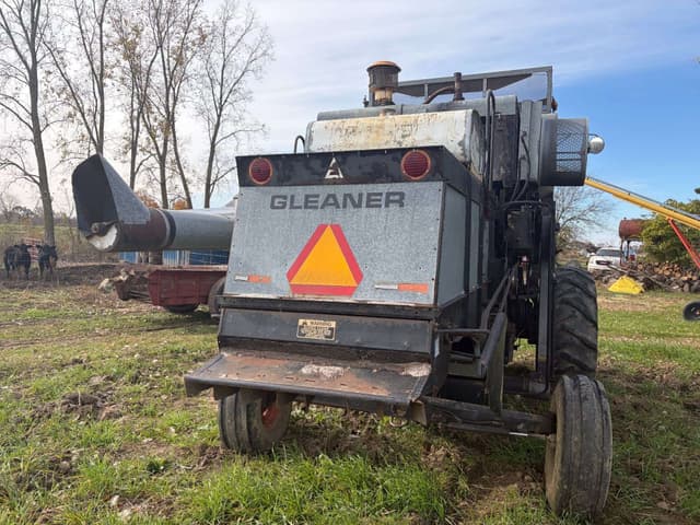 Image of Gleaner F2 equipment image 3