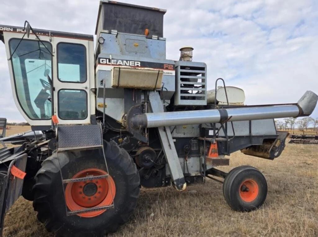 Main image Gleaner F2