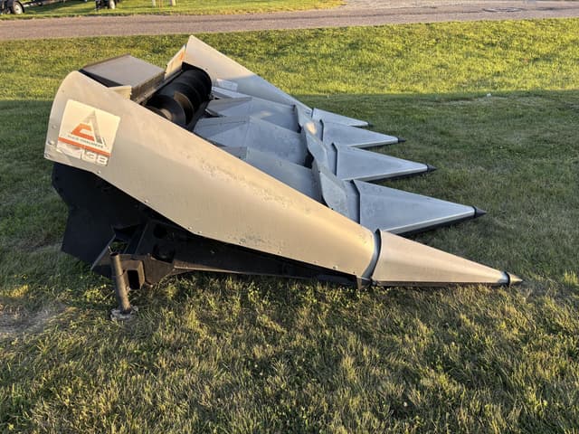 Image of Gleaner 438A equipment image 3