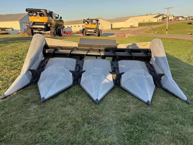 Image of Gleaner 438A equipment image 1