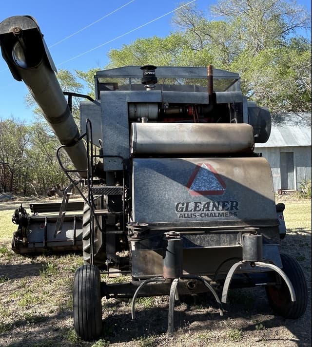 Image of Gleaner G equipment image 3