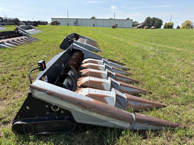 Image of Gleaner Hugger 630 equipment image 3