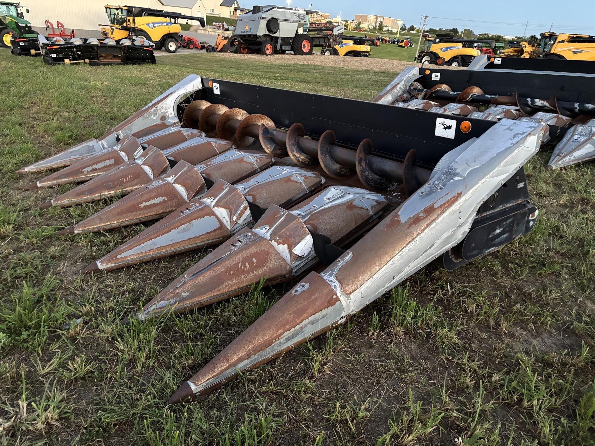 Gleaner Hugger 630 Equipment Image0