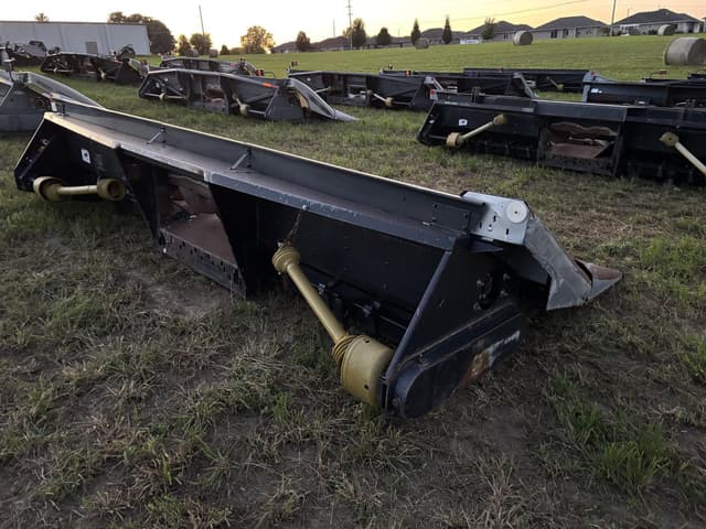 Image of Gleaner Hugger 630 equipment image 4