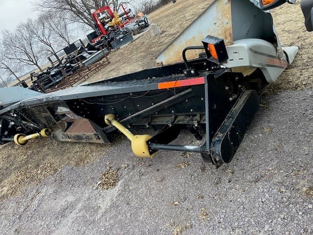 Image of Gleaner 830 equipment image 4