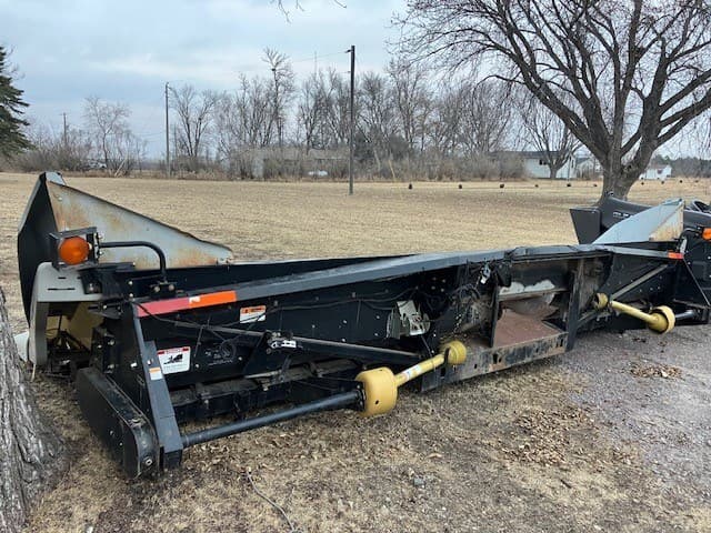 Image of Gleaner 830 equipment image 3