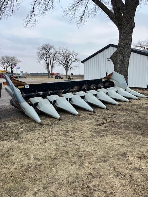 Image of Gleaner 830 equipment image 2