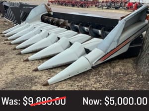 2001 Gleaner 830 Image