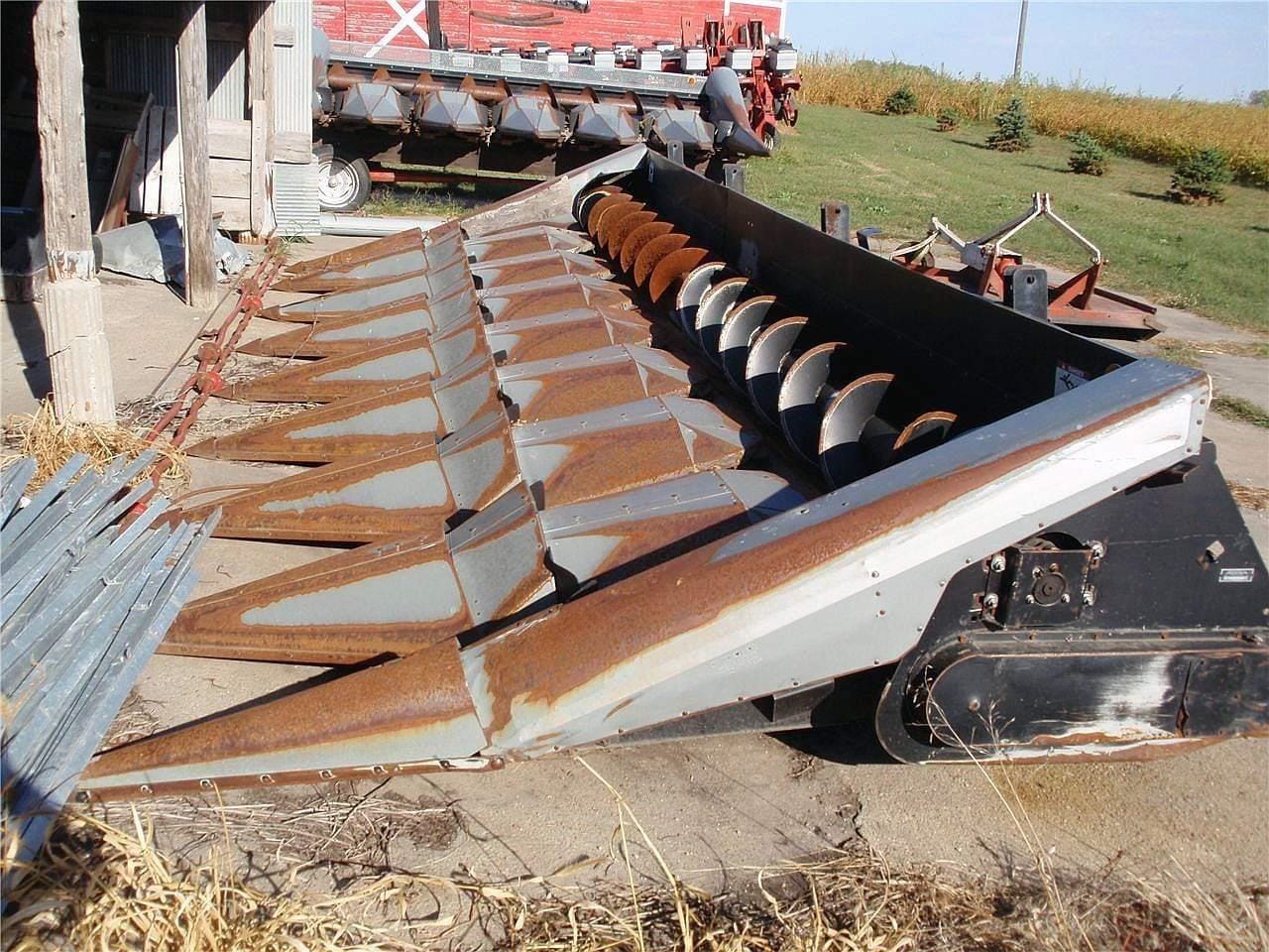 Gleaner 836 Equipment Image0