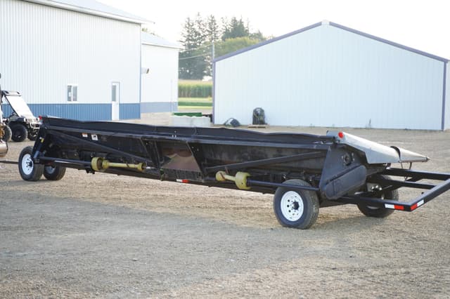 Image of Gleaner 836 equipment image 4