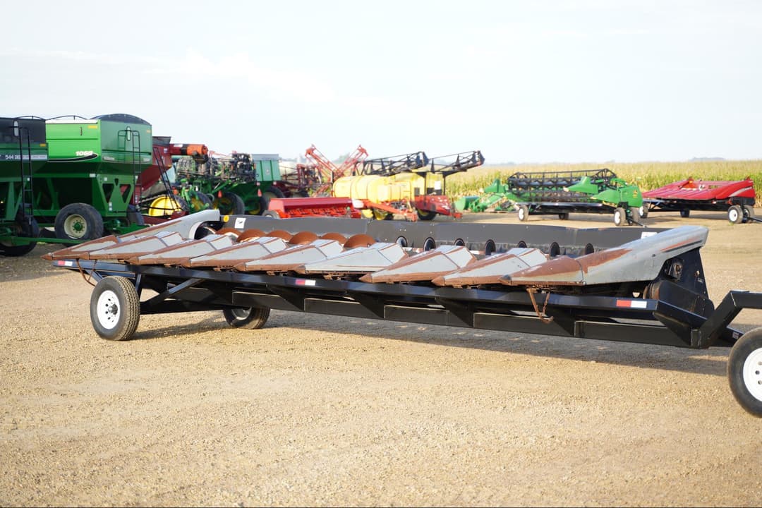 Image of Gleaner 836 Primary image