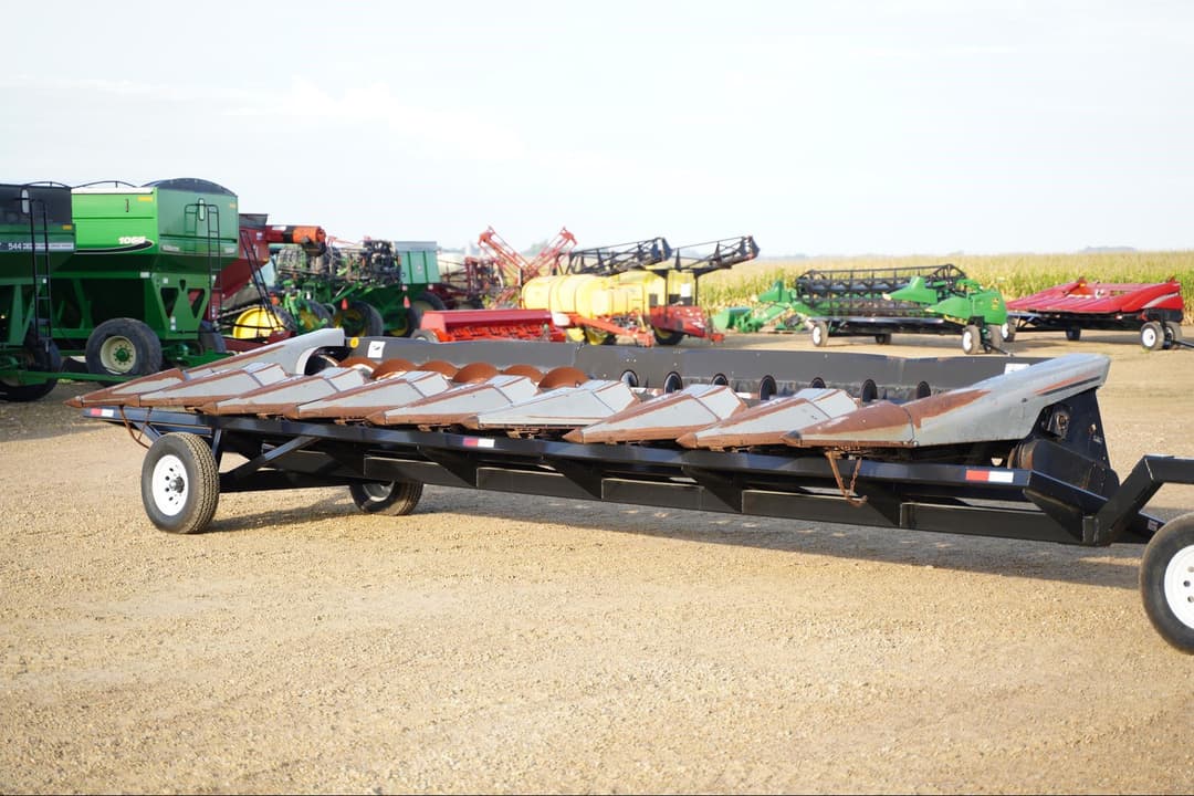 Image of Gleaner 836 Primary image