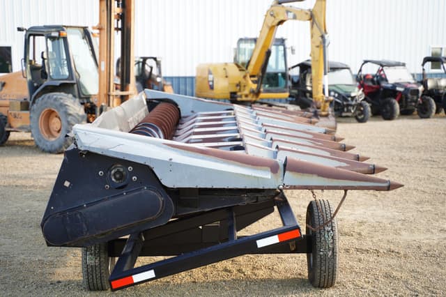 Image of Gleaner 836 equipment image 3