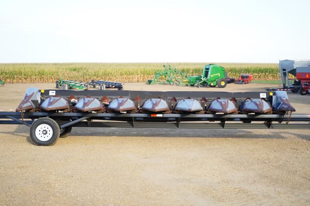 Image of Gleaner 836 equipment image 1