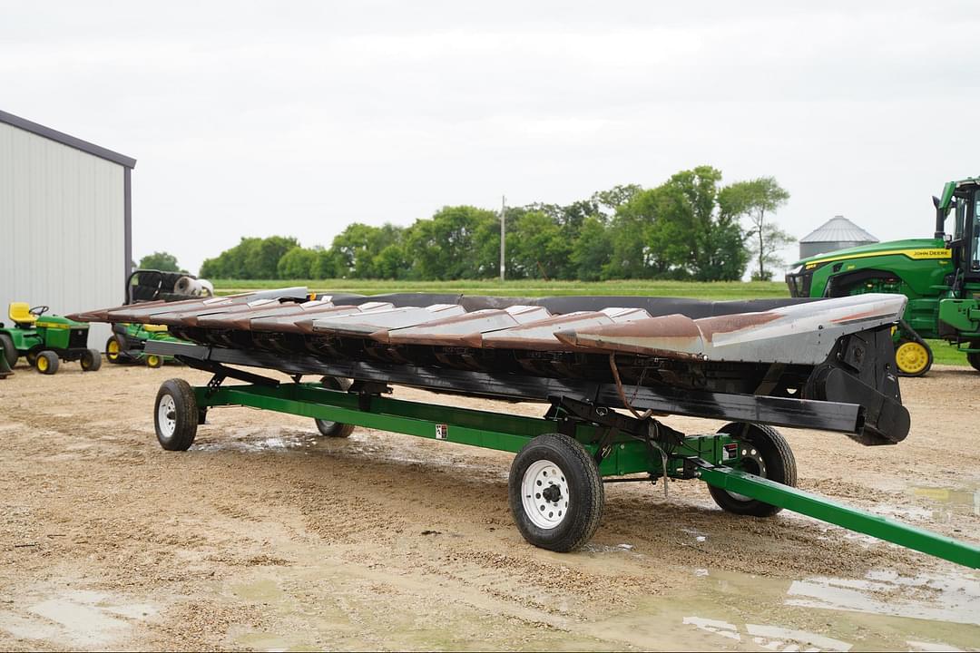 Image of Gleaner 836 Primary image