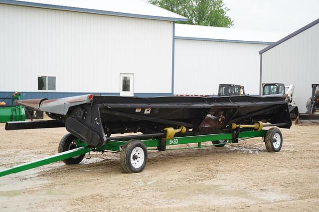 Image of Gleaner 836 equipment image 1