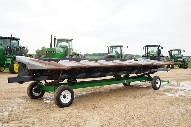 Image of Gleaner 836 equipment image 3