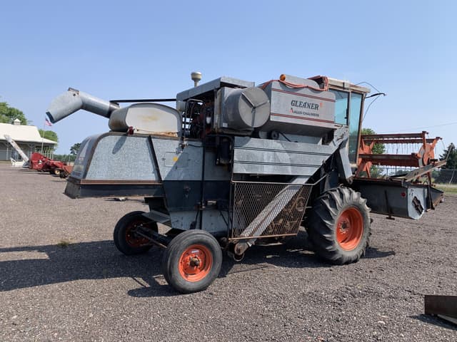 Image of Gleaner K equipment image 2