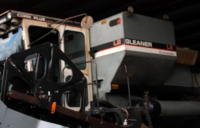 Image of Gleaner L2 equipment image 2