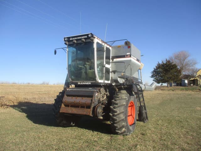 Image of Gleaner L2 equipment image 4