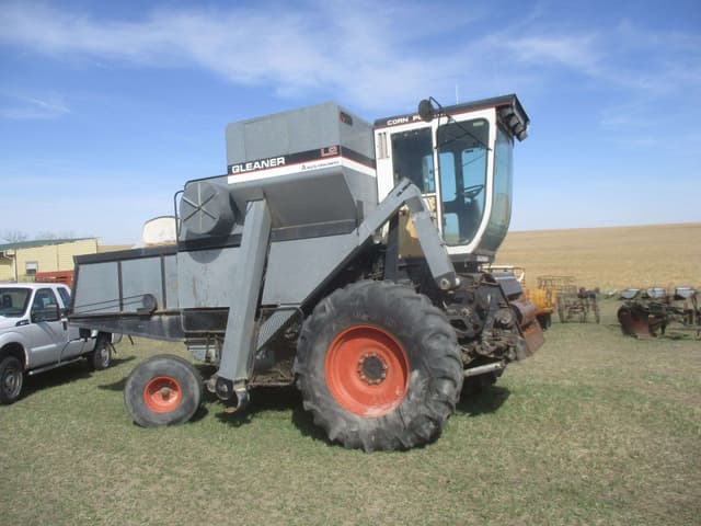 Image of Gleaner L2 equipment image 3