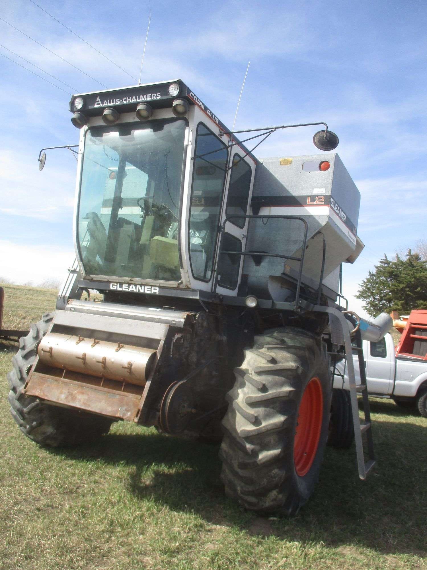 Gleaner L2 Equipment Image0