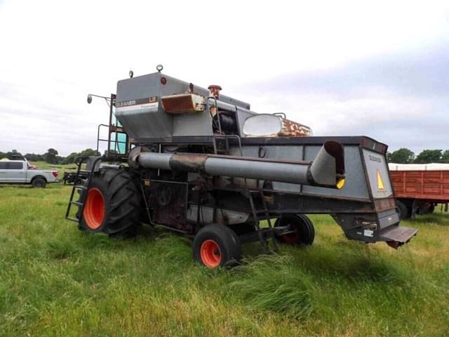 Image of Gleaner L2 equipment image 2