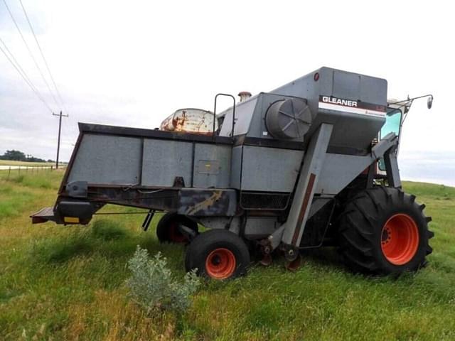 Image of Gleaner L2 equipment image 1