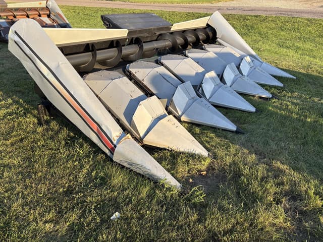 Image of Gleaner A630 equipment image 2